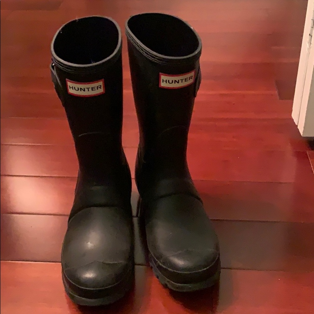 Black Matte shirt Hunter boots